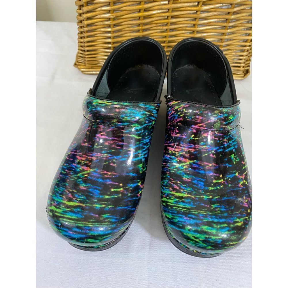Dansko women’s vegan highlighter Size 5.5-36